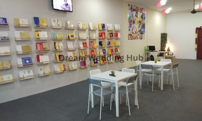 Queens Invitation Cards